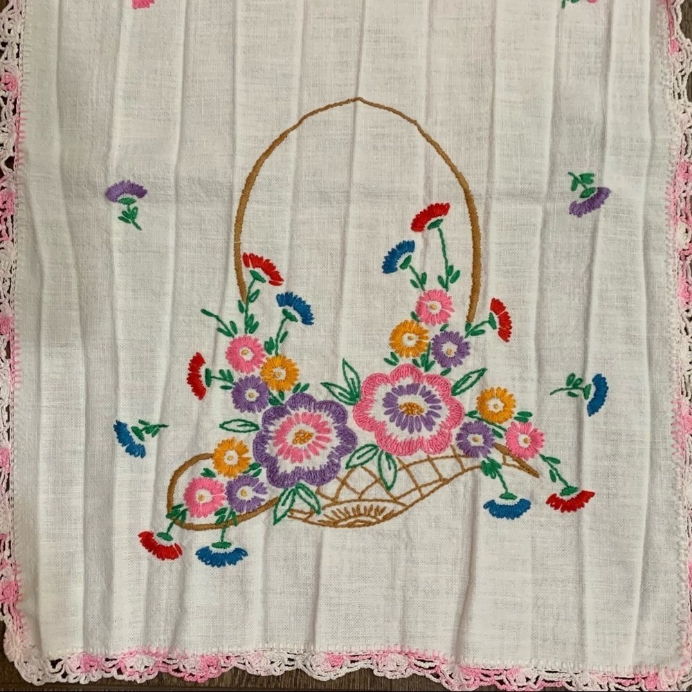 Table Runner - Picture 2 of 4